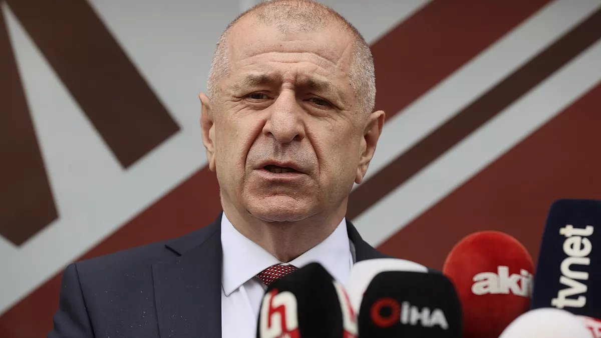 🗣️ Ümit Özdağ: “Biz başaramazsak diyeceksiniz ki, Zafer Partisi ve Ümit Özdağ haklıymış.

O zaman çok geç olacak, o zaman çok geç olacak.”
