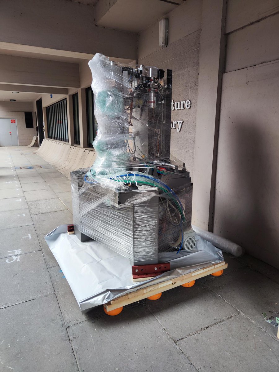 🔬 Saying goodbye to our trusted TF20 microscope as it’s going to a new home where it will continue to unravel the mysteries of the nano-world. Farewell, old friend! Keep an eye out for exciting new equipment on the horizon! #TEM