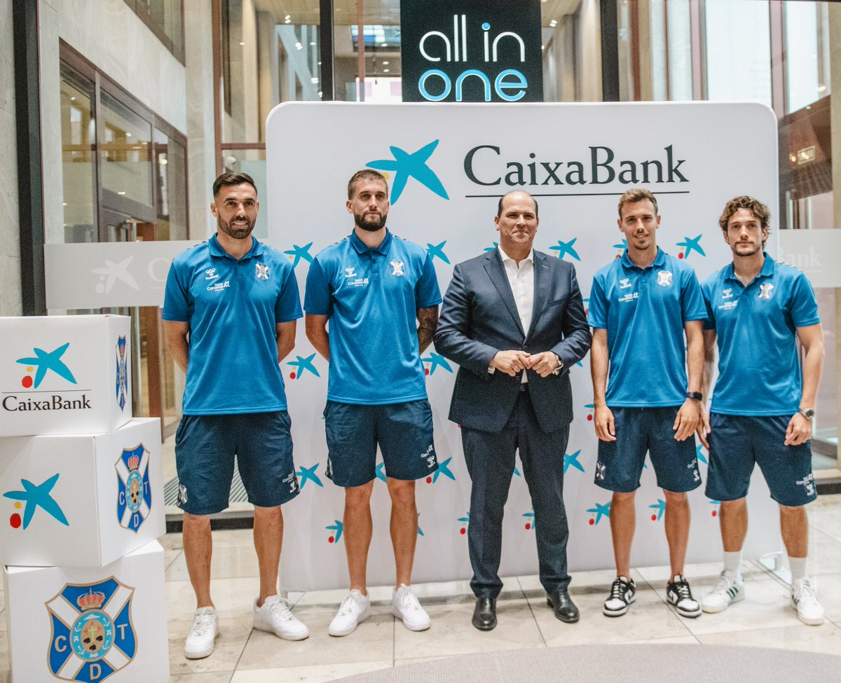 📷 [Galería fotográfica] 

🫱🏽‍🫲🏾 @CaixaBank y #CDTenerife, en la oficina all in one de la capital 🏴󠁧󠁢󠁳󠁣󠁴󠁿

🔝 facebook.com/media/set/?van… 

<a href="/gallegoenric/">Enric Gallego</a> #NikolaŠipčić <a href="/55_sergio/">Sergio Gonzalez</a> <a href="/AlexCorredera10/">Alexandre Corredera</a>