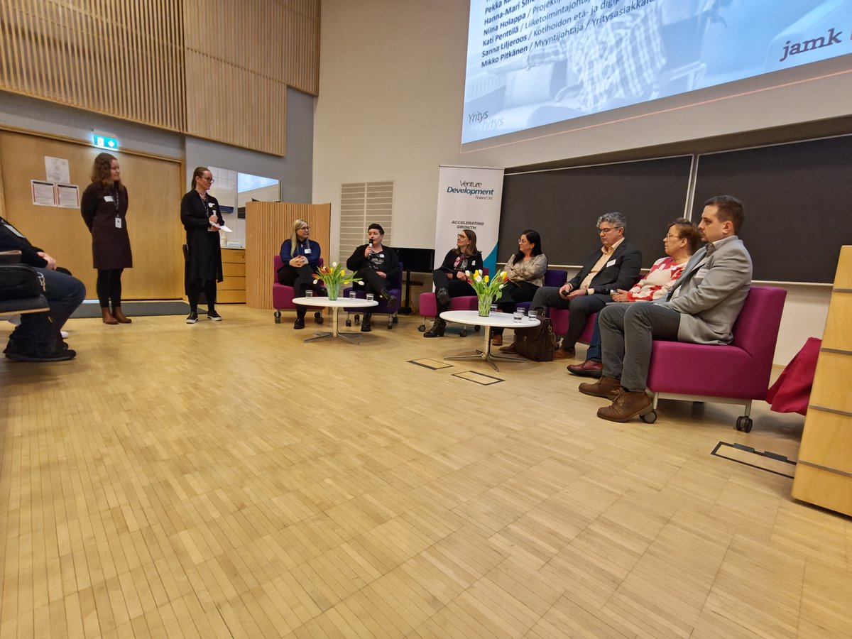Olipa mainiota keskustelua etäkotihoidosta ja laajemminkin digitalisaation ja teknologian hyödyntämisestä sote-palveluissa <a href="/JAMK_fi/">Jamk</a>, Kuntoutusinstituutti ja <a href="/SYrityskehitys/">Suomen Yrityskehitys</a> järjestämässä DemoDay 2024 -tapahtumassa!

Kuva: JAMK