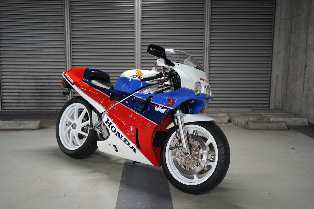 UdxCarwash's tweet image. バイク洗車・コーティング専門店モトエステ秋葉原UDX駐車場店SNAP　HONDA VFR750R　を洗車させて頂きました。ご利用ありがとうございました。#honda #vfr750r #rc30