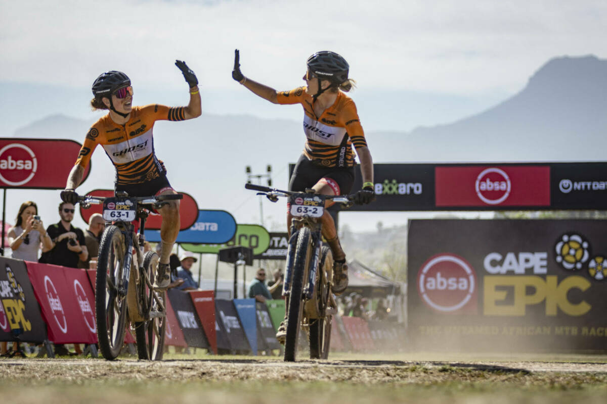 #CapeEpic: The men in yellow, @MattBeers55 & @HowardGrotts extended their GC lead by winning Stage 5. Nicole Koller & Anne Terpstra, of Ghost Factory Racing, continued their women's race dominance. diverge.info/2024/03/22/cap…