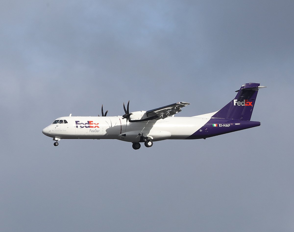 FedEx ATR72 EI-HAF delivered last month Feb 24 flew into Manchester this morning, seen here on short finals 23R 22/03/24. @FedExEurope @AvgeekMel @airlinerslive #aviation #aviationphotography #avgeek