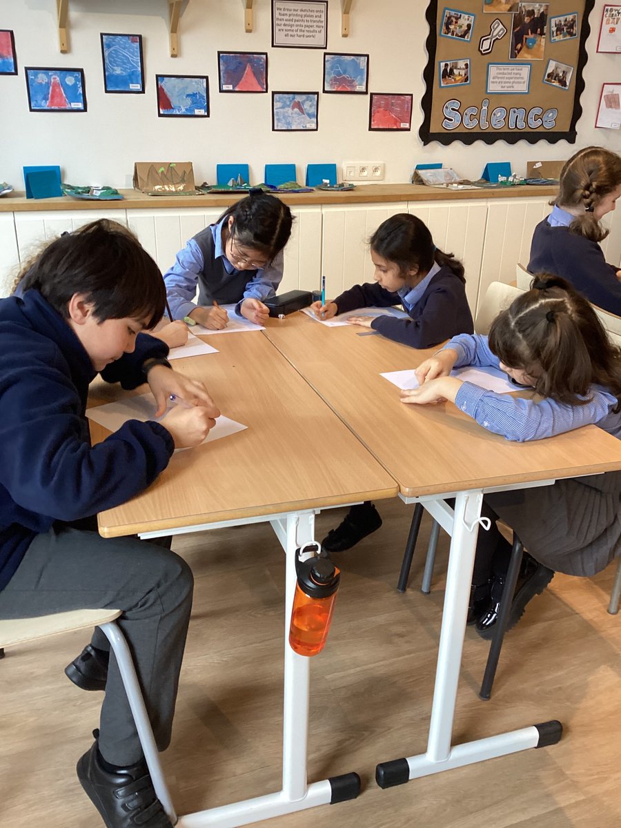 BJAB_French's tweet photo. #BJABYear5 designing their own comic art. Merci beaucoup Centre Belge de la Bande Dessinée for an inspiring workshop 💥🎨💥#BJABCelebrate #Bookweek #BJABFrench https://t.co/YXqY7mkwZb