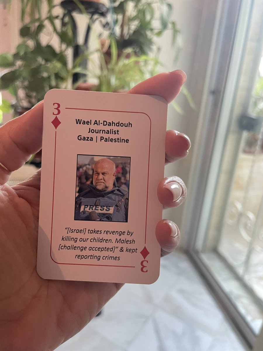 Bee.in.motion tweet media