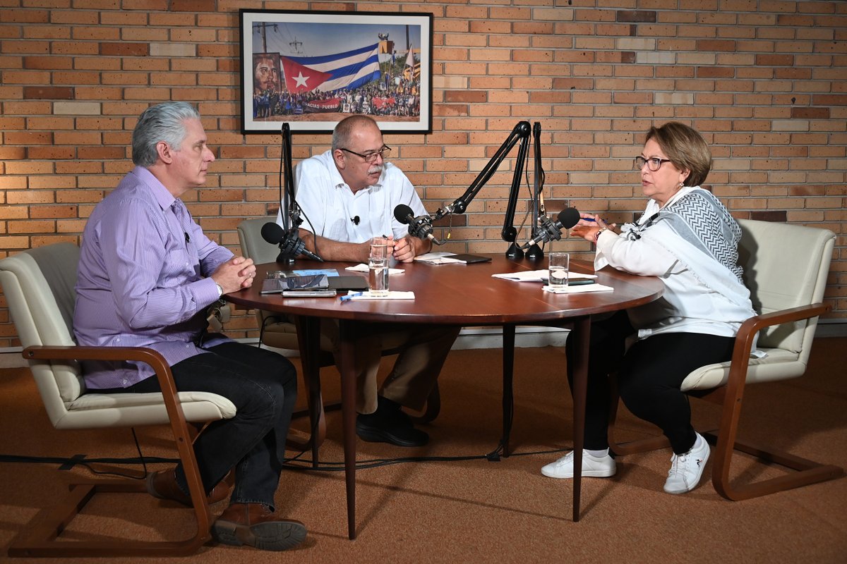 ✍️| <a href="/DiazCanelB/">Miguel Díaz-Canel Bermúdez</a> en #DesdeLaPresidencia:

"Los próximos días van a ser mejores. Gracias a nuestro pueblo por su heroísmo y por la inspiración que provocan en nosotros para hacer un  mejor trabajo."

🔗|presidencia.gob.cu/es/noticias/di…

#Cuba 🇨🇺