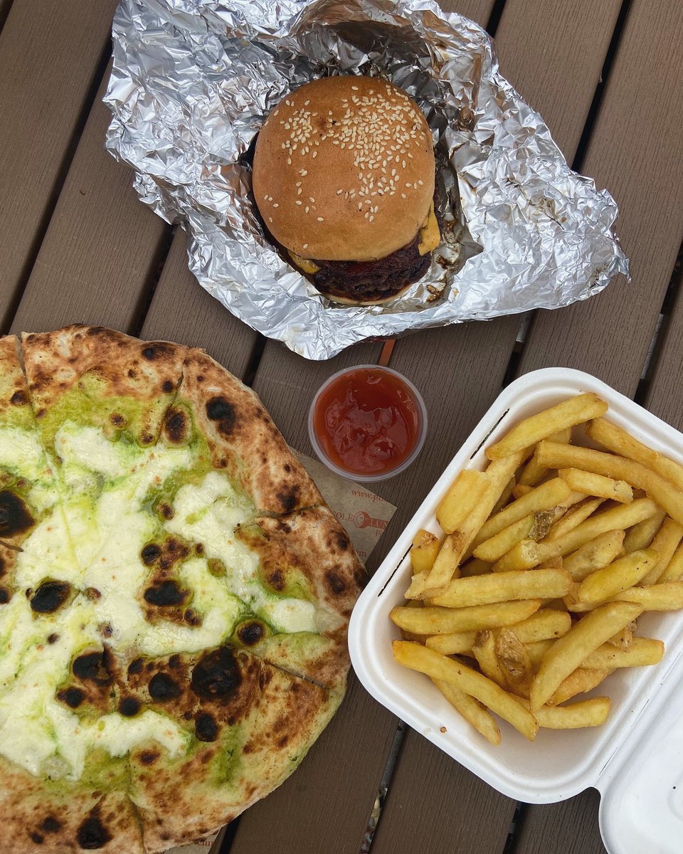 A team lunch on a Friday is always a good idea 🍕🍟🍔 Gorgeous food as always - DiSH @HarwellCampus #teamlunch #fridayworklunch