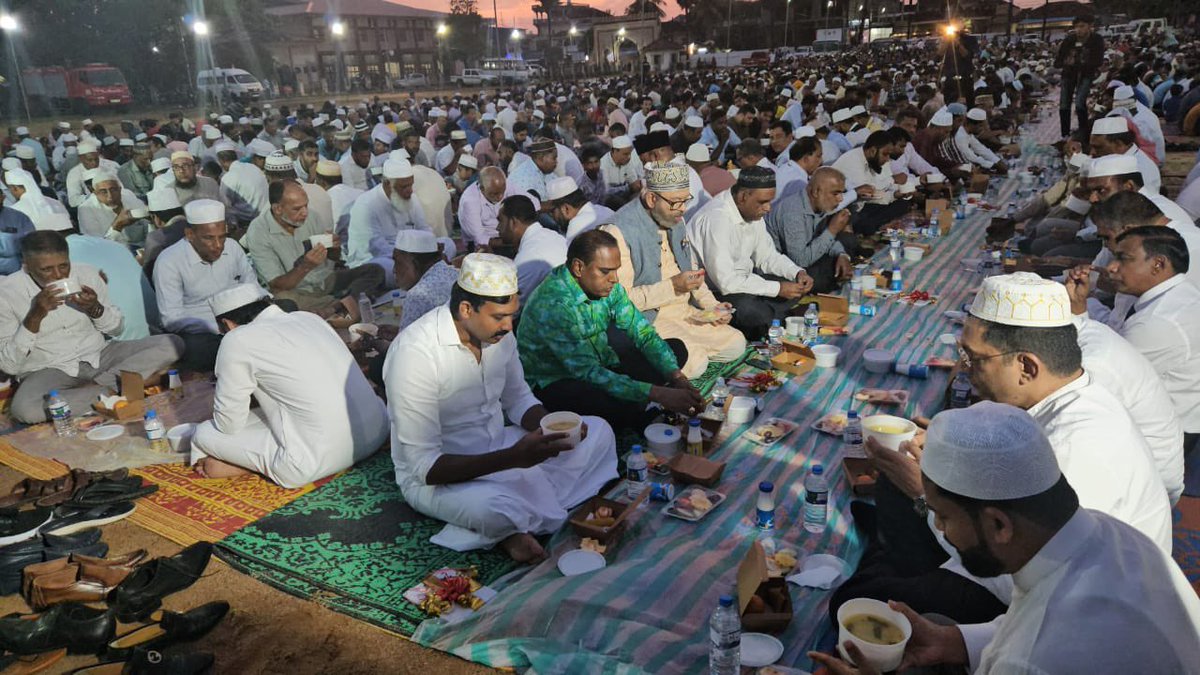 Broke fast today with about 5000 Muslims at Kaatankudi, Sri Lanka together with Sri Lanka's foreign minister Hon' MUM. Mohamed Ali Sabry <a href="/alisabrypc/">M U M Ali Sabry</a> and the Governor of the Eastern Province Hon' Senthil Thondaman <a href="/S_Thondaman/">Senthil Thondaman</a>.

#DSMS
#MemberofParliamentTapah
#MICDeputyPresident