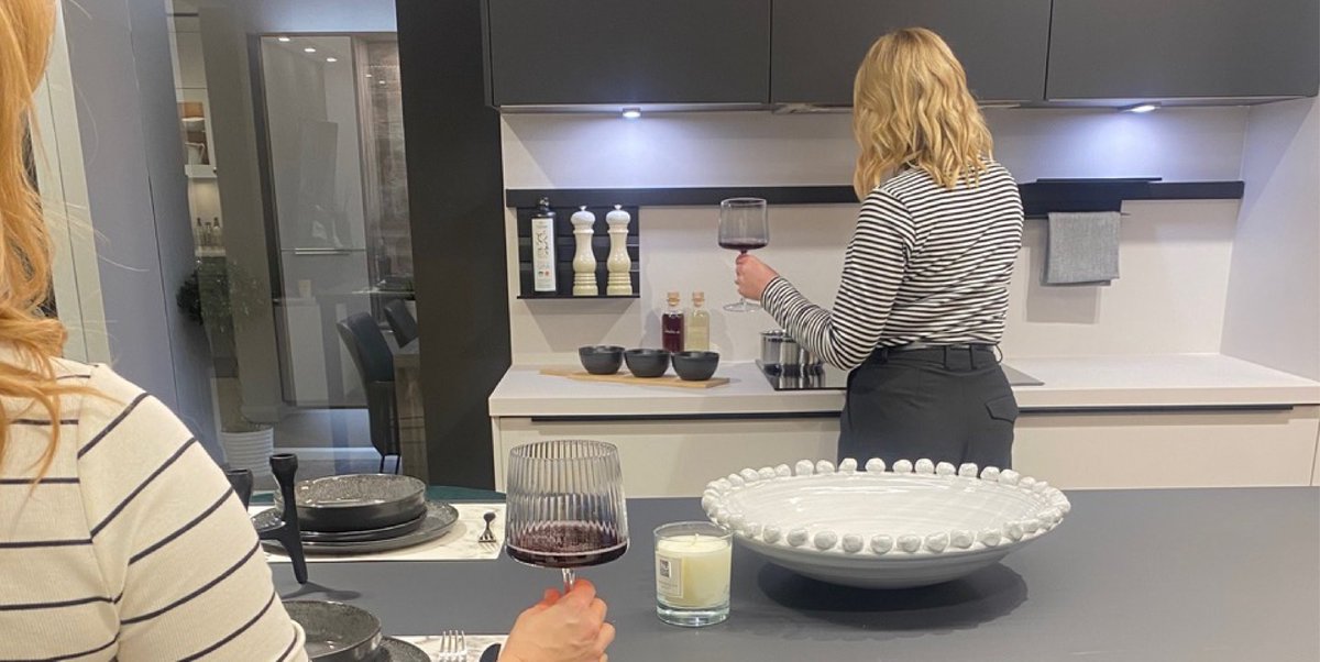 21Digital_Ltd's tweet image. Take a peek into the world of our client, @modernkitchens 📸 

Our wonderful social media team recently spent some time on-site at the Housing Units store, creating some stunning kitchen styling content that is sure to inspire 🍷  

#KitchenStyling #KitchenDesignCentre