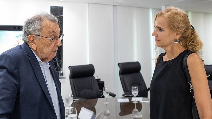 SistemaCNA's tweet image. O presidente da CNA, João Martins, recebeu, na quinta (21), a embaixadora da União Europeia (UE) no Brasil, Marian Scheugraf, para discutir temas da agenda bilateral do bloco europeu com o Brasil. mla.bs/e97c7b6b

#produtorrural #agro