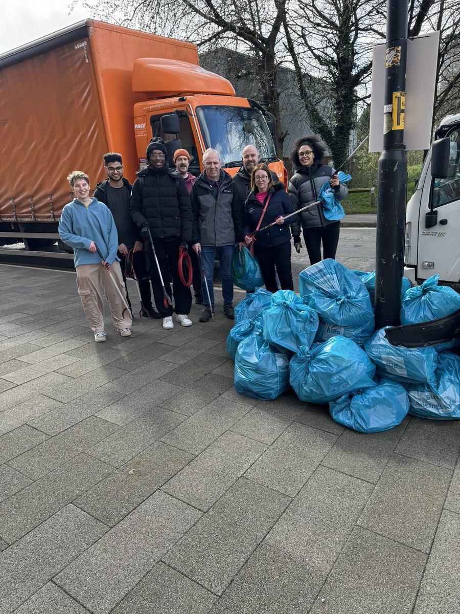 Many thanks to our volunteers from @ManCityCouncil and @CGCastlefield who managed to fill almost 30 bags of litter around New Elm Road in Castlefield. It’s been a great day to continue our work on the Great British Spring Clean! #GBSpringClean24