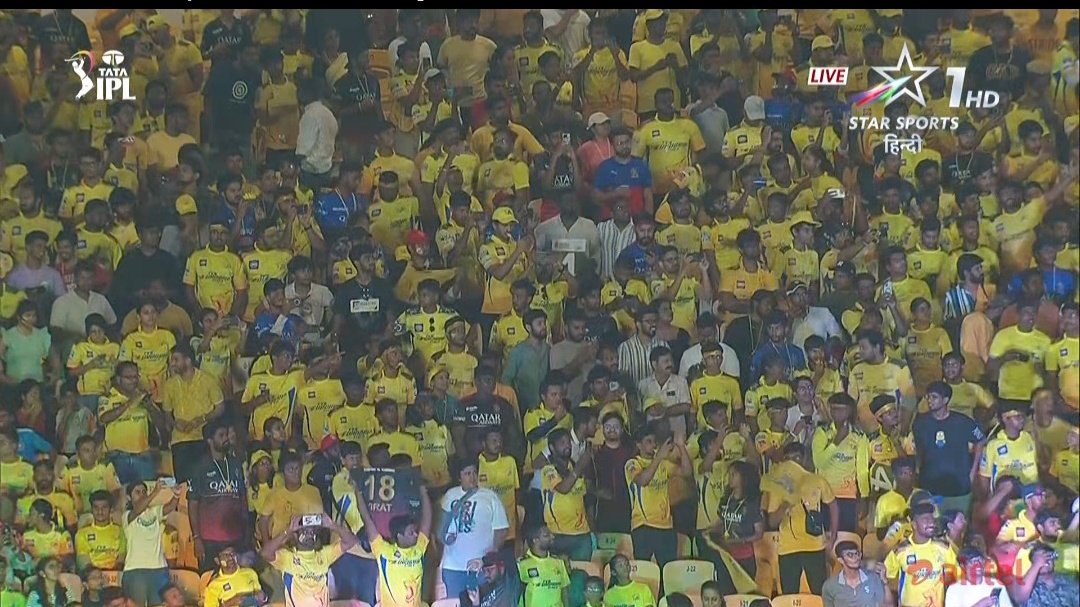 yellow 💛 jersey Se stadium chamak Raha he 💕 after one year CSK maidan me🥹.

#IPLOpeningCeremony #IPLonJioCinema