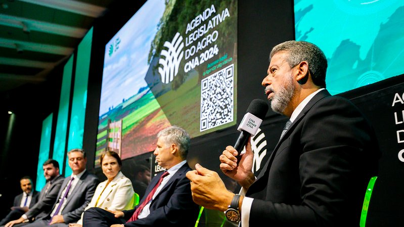 SistemaCNA's tweet image. CNA promove debate sobre soluções para o produtor rural. mla.bs/4e3f9e7e

#produtorrural #agro