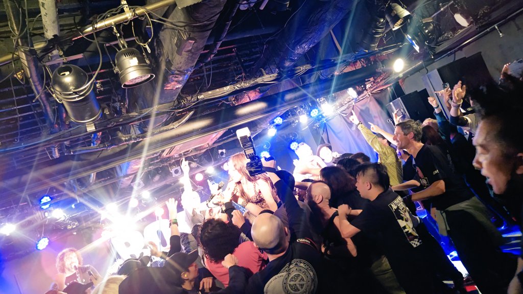 masatakaB34's tweet photo. THE BOMBPOPS来日ツアー
@渋谷THEGAME
BOMBPOPS最高に楽しかった🇺🇲
カッコいいし!可愛いし!
来てよかった
#THEBOMBPOPS
#DizzySunfist
#RADIOTS
#BADLIPS https://t.co/9U3JebPp0Z