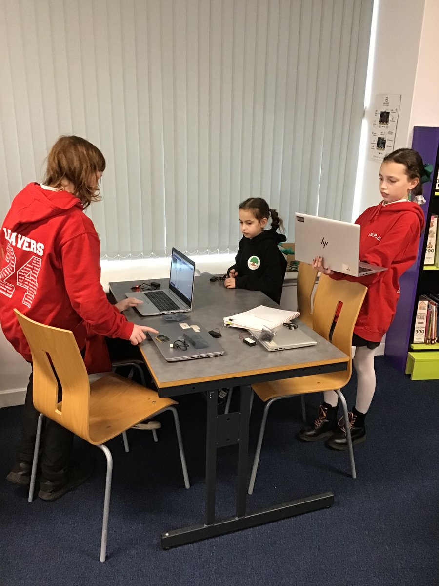 Our P7 Digital Leaders have been busy facilitating their lunch time Coding Club using @microbit_edu They planned, promoted and have led the club for the last 6 weeks! #coding #DigitalLearning #PupilLedLearning