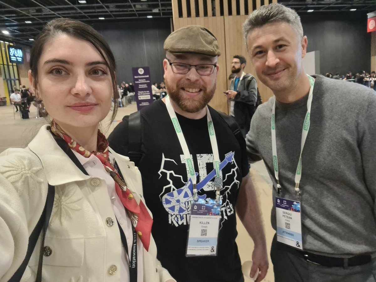 A wonderful catch up with @MrBobbyTables & @PeteanuSergiu in the hallway track #KubeConEU
