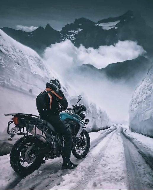 RideTheHimalaya's tweet photo. Where men and mountains unite on two wheels, magic happens – not in crowded streets, but in the vast wilderness of the Mighty Himalayas. 

For some, it's adventure; for me, it's life itself. Embark on the ultimate journey across the Trans Himalayan trails, spanning the rugged beauty of Spiti Valley to the awe-inspiring heights of Ladakh's world's Highest motor-able road at 5798 meters. 

Dare to conquer the Himalayan challenge? 😬 

#adventure  #motorcycletouring #ridethehimalayas