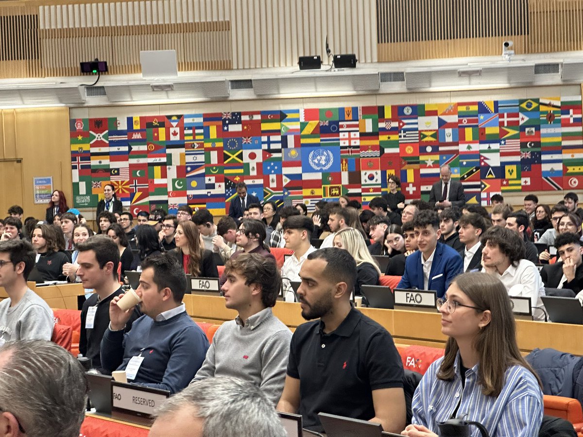 #GiornataMeteorologicaMondiale 2024: il Dott. Maurizio Martina Direttore Generale Aggiunto della @FAO apre i lavori. All'evento presenti moltissimi giovani di alcune scuole della provincia di Roma. Segui la diretta al link ➡️ youtube.com/live/3aU7ylSJ5…