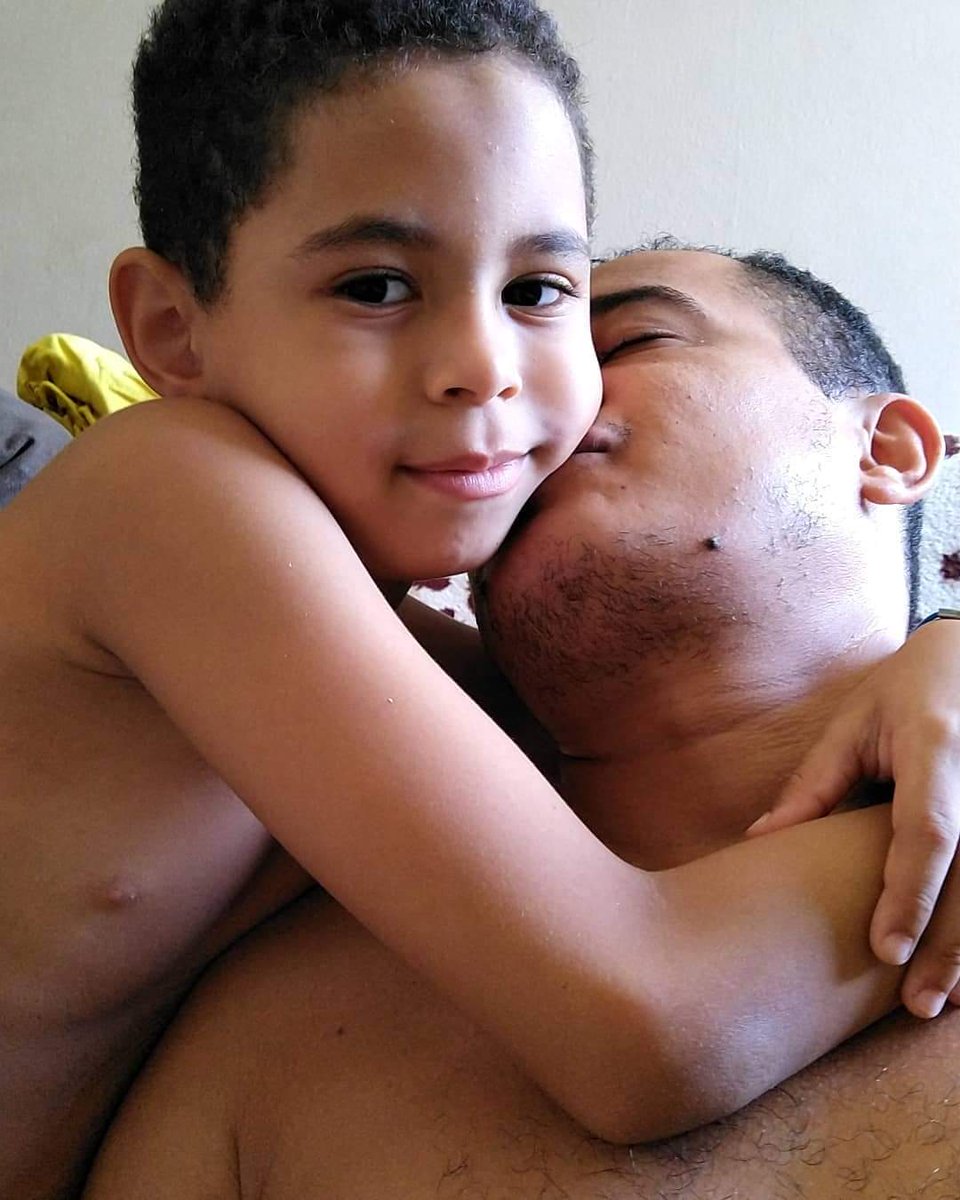 tiao_simpathia's tweet image. O melhor #aconchego 
O meu melhor de mim.
O meu #neguinho 
O meu #cheiro  mais #cheiroso 
Te amo muito filho 😍💞