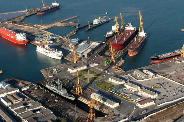Renovamos el contrato con <a href="/NavantiaOficial/">Navantia</a> de gestión integral de los residuos generados en los cuatro astilleros que la empresa tiene en la provincia de Cádiz.

Toda la información ➡️ fccambito.com/-/navantia-ast…