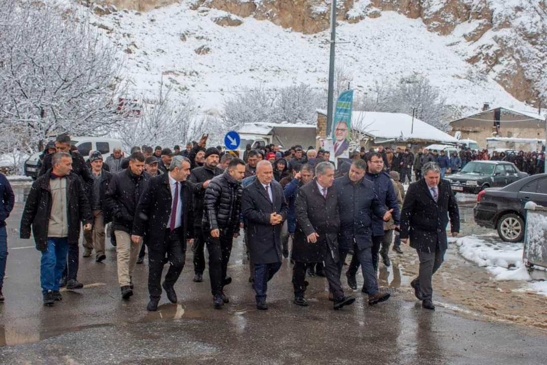 Milletvekilimiz Sayın Bayar Özsoy, İl Başkan Yardımcılarımız, Cumhur İttifakı İlçe Başkanlarımız, Cumhur İttifak Teşkilat Mensuplarımız ile birlikte pazar esnafımızı ve mahalle esnafımızı ziyaret ederek bereketli alışverişler diledik.