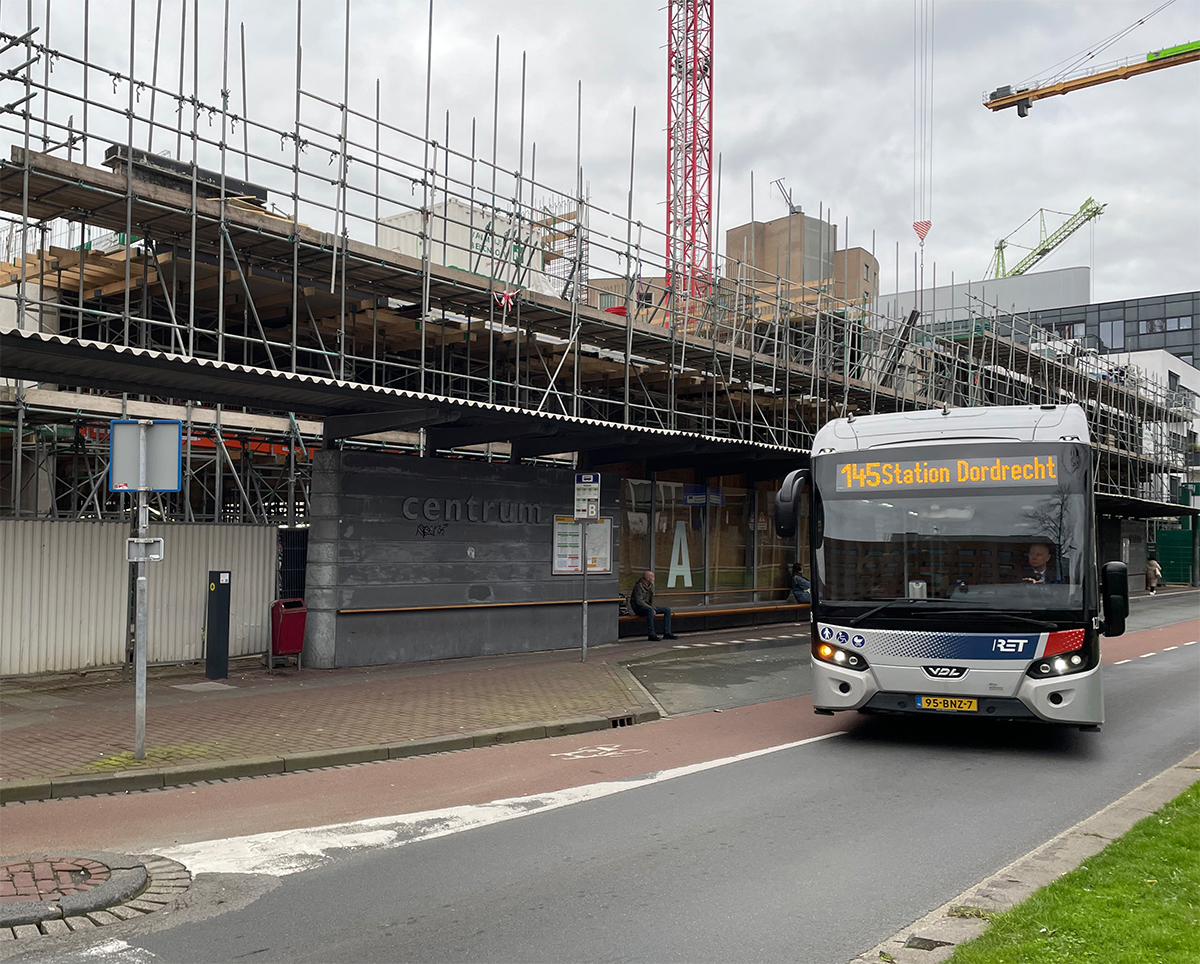 🚍 Bushalte Centrum verhuist van #Spuiboulevard naar Johan de Wittstraat. De bouw van de nieuwe halte start 2 april. Het werk is op maandag 29 april klaar. De Johan de Wittstraat is vanaf 8 april in één richting dicht voor alle verkeer. Kijk ook op dordrecht.nl/bushaltecentrum