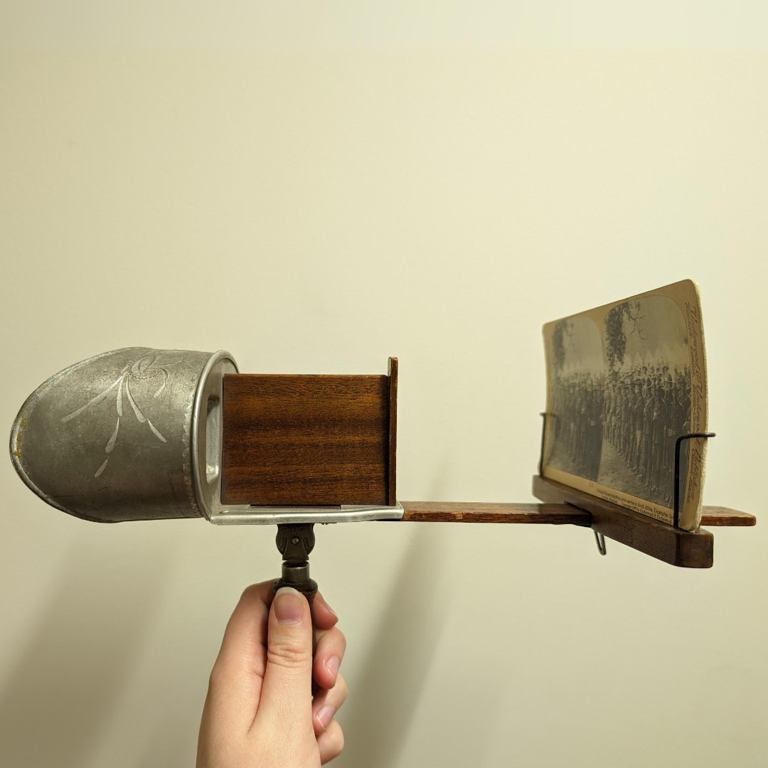 museumbw's tweet photo. Stereo cards are cardboard cards with side-by-side photos which can be viewed through a stereoscope for a 3D illusion. Vital for depicting battlefield realities when photos were scarce. Were used up until the 1930s.
#StereoCards #WW1 #WW2 #MilitaryHistory #TheBlackWatch #museum https://t.co/LSDj8CKank