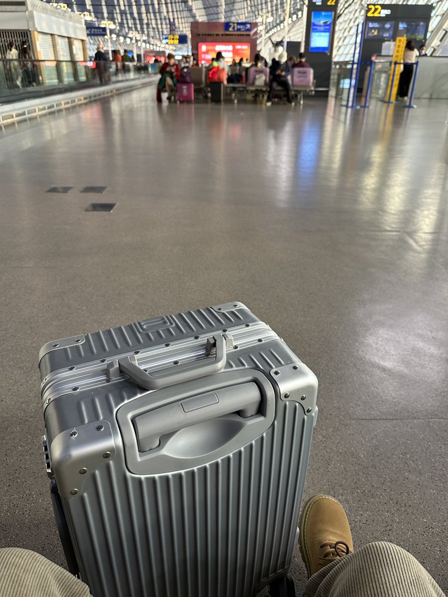 Flying from Shanghai Pudong International Airport to Seattle