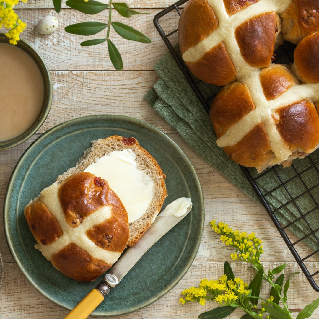 Hot cross bun battle! Can you handle the suspense? We taste-tested the top supermarket buns and there can only be ONE winner. Find out who reigns supreme (and gets slathered in butter!) ow.ly/LfW250QVAq9 #Saga #ExperienceIsEverything #hotcrossbuns #tastetest