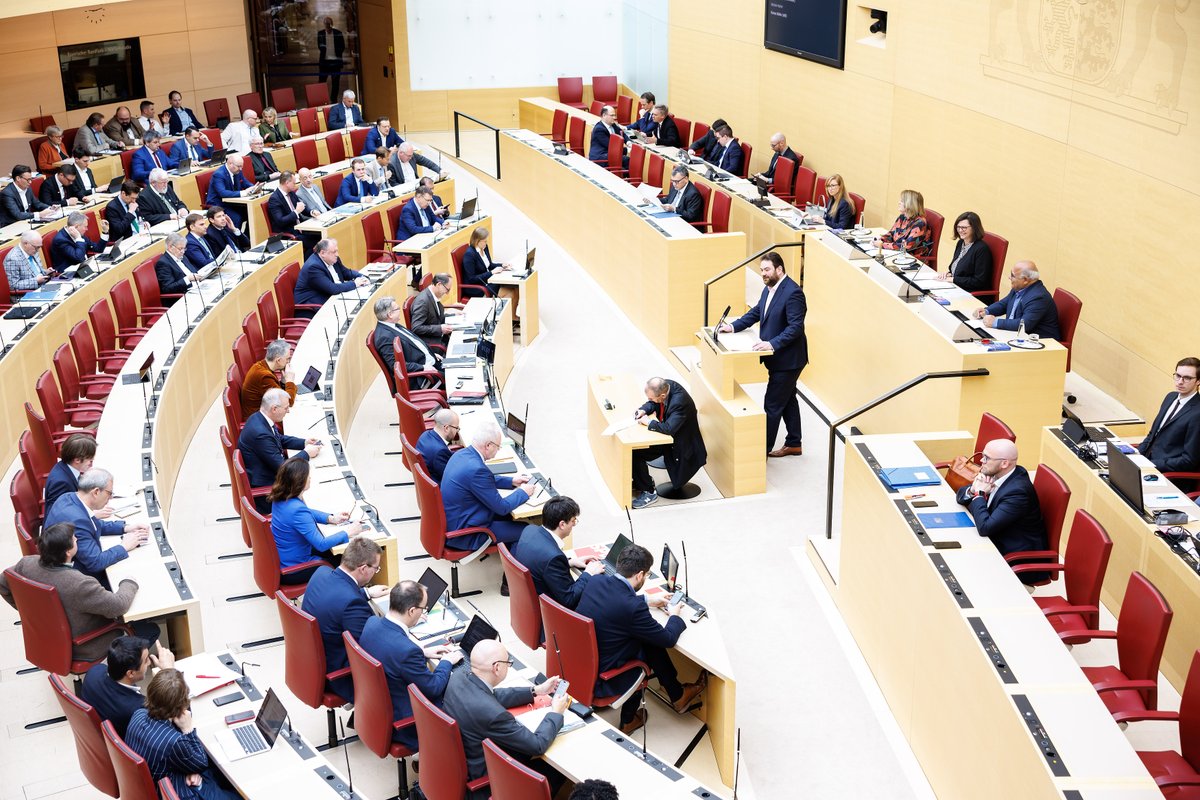 Eine Zusammenfassung der Aktuellen Stunde auf Vorschlag von @fwlandtag gestern im #LTBY gibt's ab sofort auf unserer Homepage: bayern.landtag.de/aktuelles/aus-…