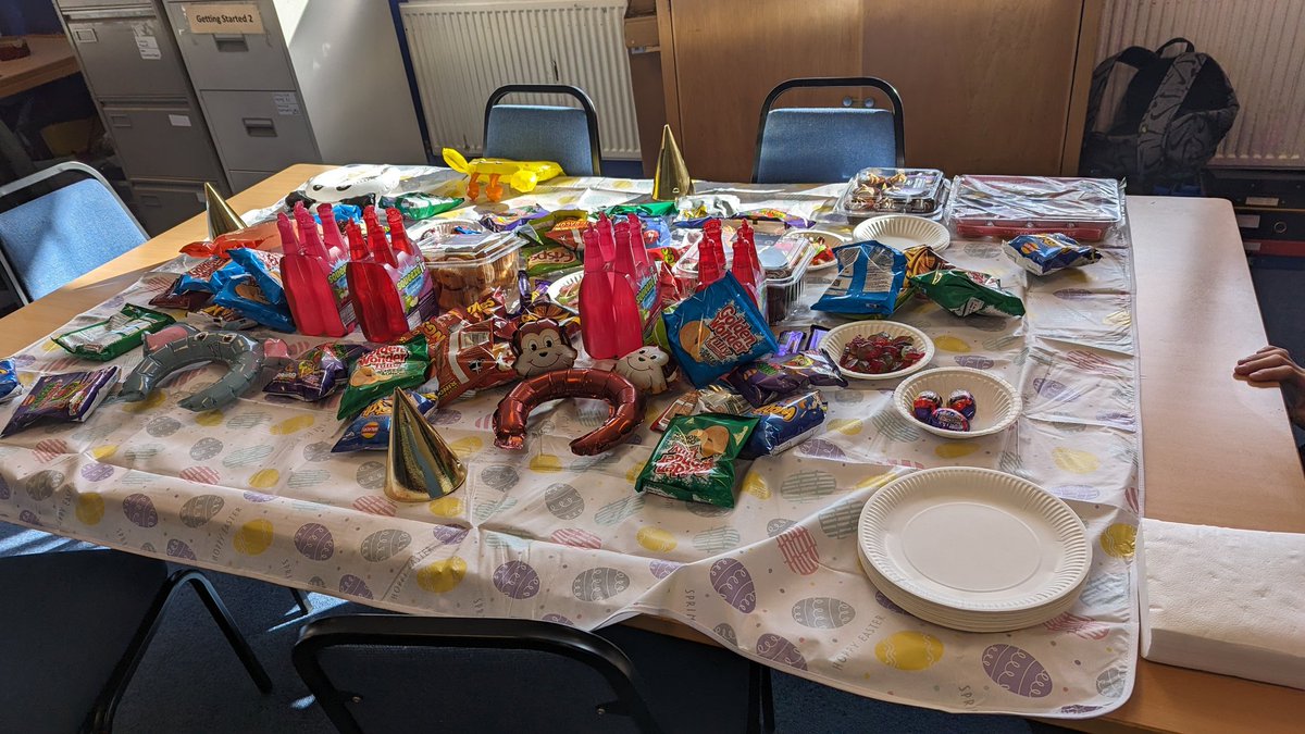 SflStMungos's tweet photo. Sadly we are saying goodbye to one of our pupils today, SFL have arranged a little leaving party!🎉 https://t.co/MZlhhRAiB4