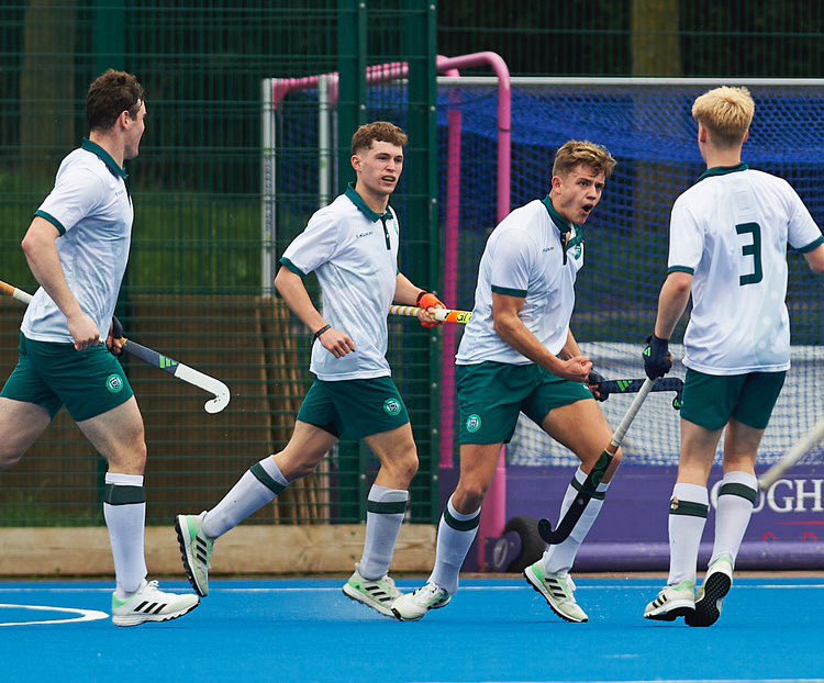 ExeterUniHC's tweet photo. 🏆 BUCS CHAMPIONS 🏆

It was Nick Nurse and Jonny S-H who made the difference in our Men’s 1s final vs Durham. 

Thanks to our host Loughborough University and to the away snakey who made a massive difference! 

#BleedGreen #BUCSGOLD https://t.co/FxjUw8WdjR