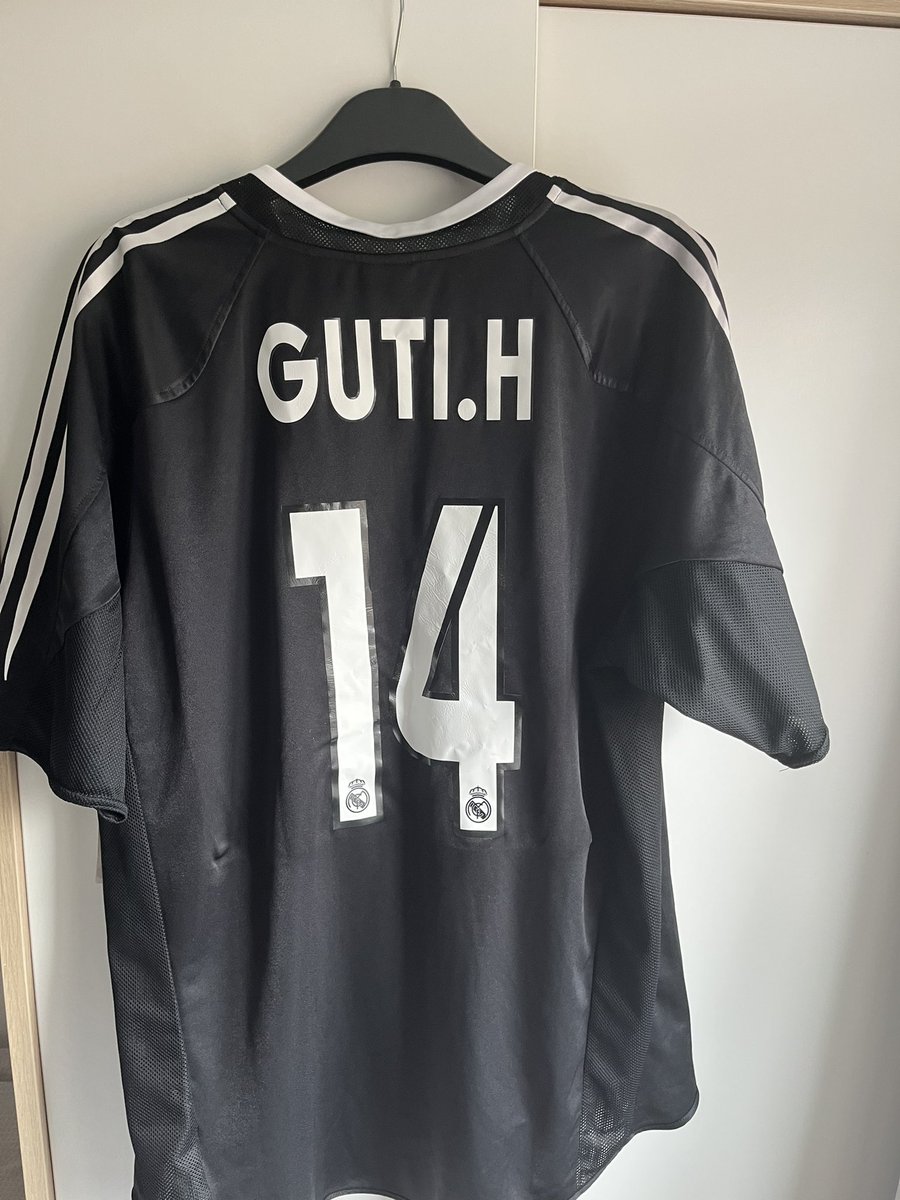 HShirts1's tweet photo. New arrival! 🚨 
Real Madrid 2004/05 Away ⚽️ 
GUTI - 542 Appearences and 15 Trophies.
Real Madrid legend #RMA 
Shirt Number 44 of the collection. Approaching that 50 mark! https://t.co/tjLyaShdMa