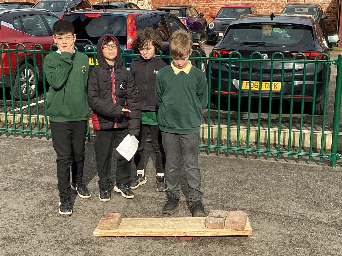 Year6Markeaton's tweet image. 🧠💪This week Y6 took their learning outside to investigate how levers work. Can they lift 2 bricks using 1 brick? #MPSScience #MPSOutdoorLearning