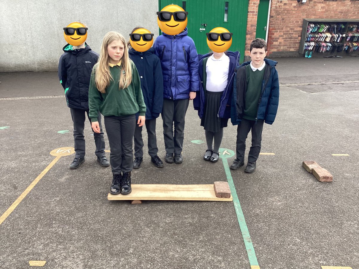 Year6Markeaton's tweet image. 🧠💪This week Y6 took their learning outside to investigate how levers work. Can they lift 2 bricks using 1 brick? #MPSScience #MPSOutdoorLearning