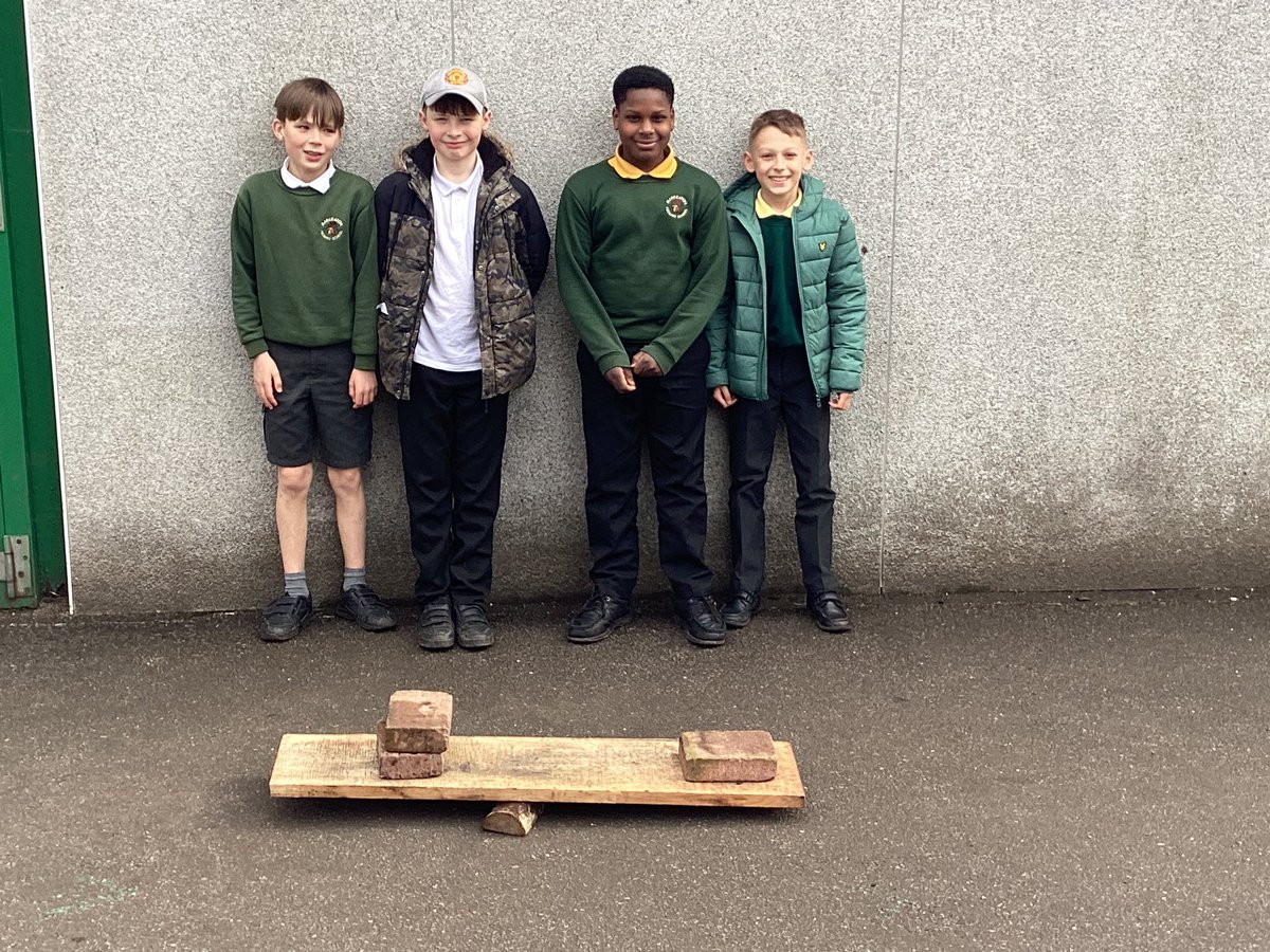 Year6Markeaton's tweet image. 🧠💪This week Y6 took their learning outside to investigate how levers work. Can they lift 2 bricks using 1 brick? #MPSScience #MPSOutdoorLearning