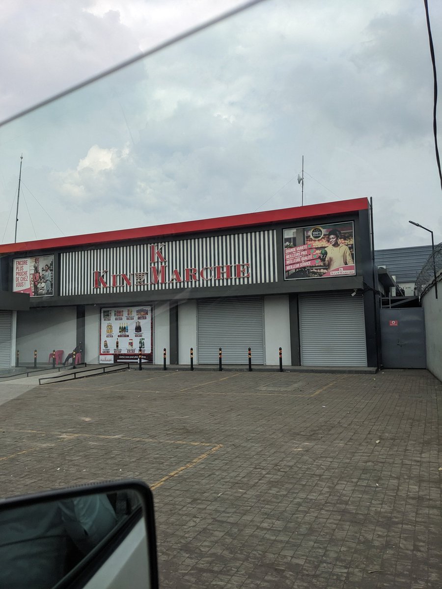 ghislainbarak's tweet photo. À #Goma, le supermarché @kinmarche de #MAJENGO a fermé ses portes par le fait que les populations environnantes auraient boycotté cette entreprise des investisseurs étrangers.
En période de #guerre du #m23, les #congolais du #Nord_Kivu restent soudés pensant que #Kinshasa se tait https://t.co/oHYRPbZXAJ