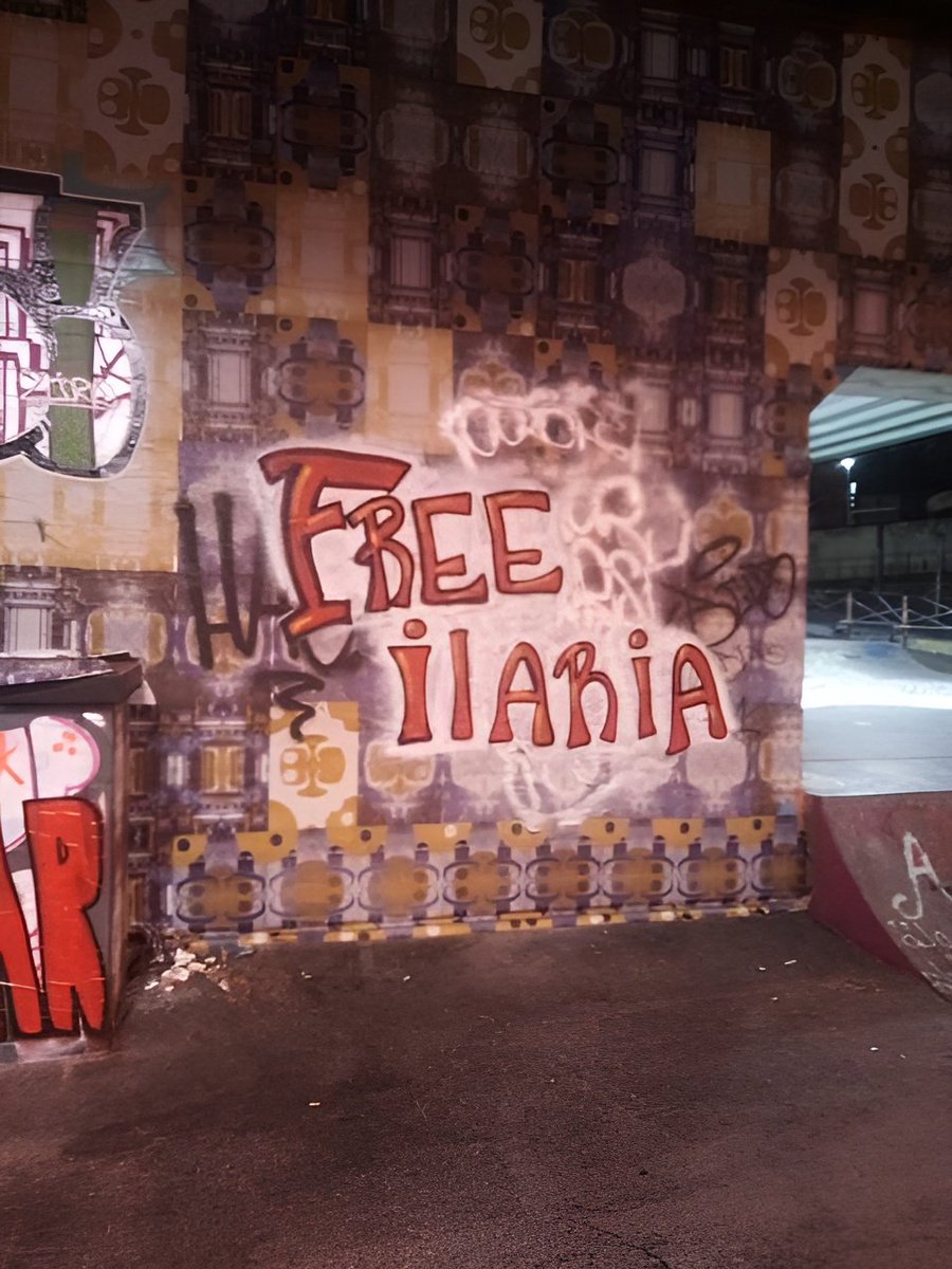 'Free Ilaria'
Graffiti in Bern, Switzerland in solidarity with one of the imprisoned antifascists who are accused of attacking fash in Budapest in February 2023.

For more info:
budapest-solidarity.net
basc.news

#noextradition #freeallantifas #freethebudapesttwo