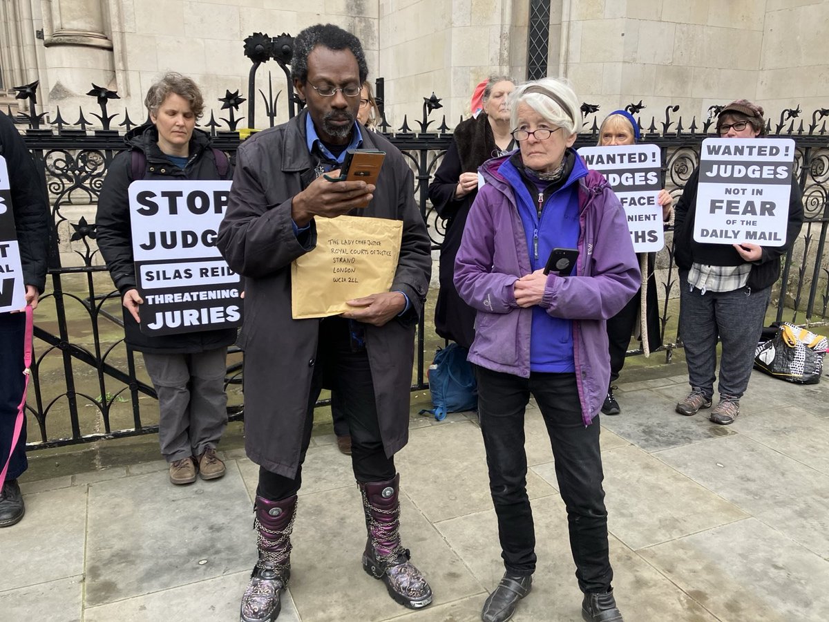 1. BREAKING: Mass public call for the suspension of 'dangerous embarrassment' Judge Reid after he threatens jury with criminal charges More than 1,800 sign letter to Lady Chief Justice, including Chris Packham, groups of lawyers and doctors and people from all walks of life 🧵