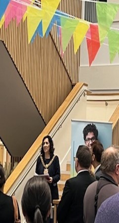 PeteJamiesonDWP's tweet photo. 🌟#Gorton Hub has officially opened to residents. Our own Fred Thomas DWP customer service leader spoke about working hand in hand with partners delivering a one stop shop meeting the needs of the community.  We even had a special visit from @Yasmine_Der, Lord Mayor of Manchester https://t.co/Sl9qFxZkDa