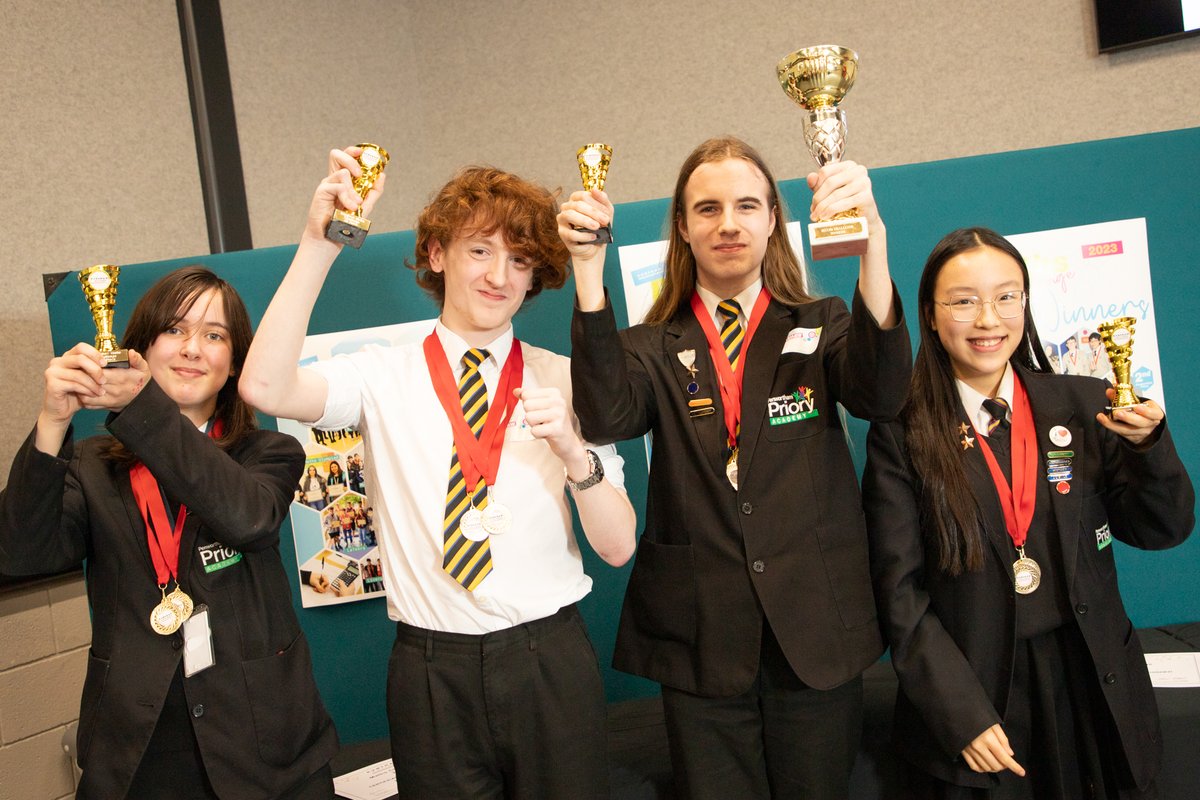 Congratulations to Priory's Team 1 who solved the ultimate maths puzzle in @RunshawCollege 2024 Maths Challenge last night - and won! Twenty teams competed in the annual event intended to inspire and challenge able mathematicians. Full story>> priory.lancs.sch.uk/news/2024-03-2…