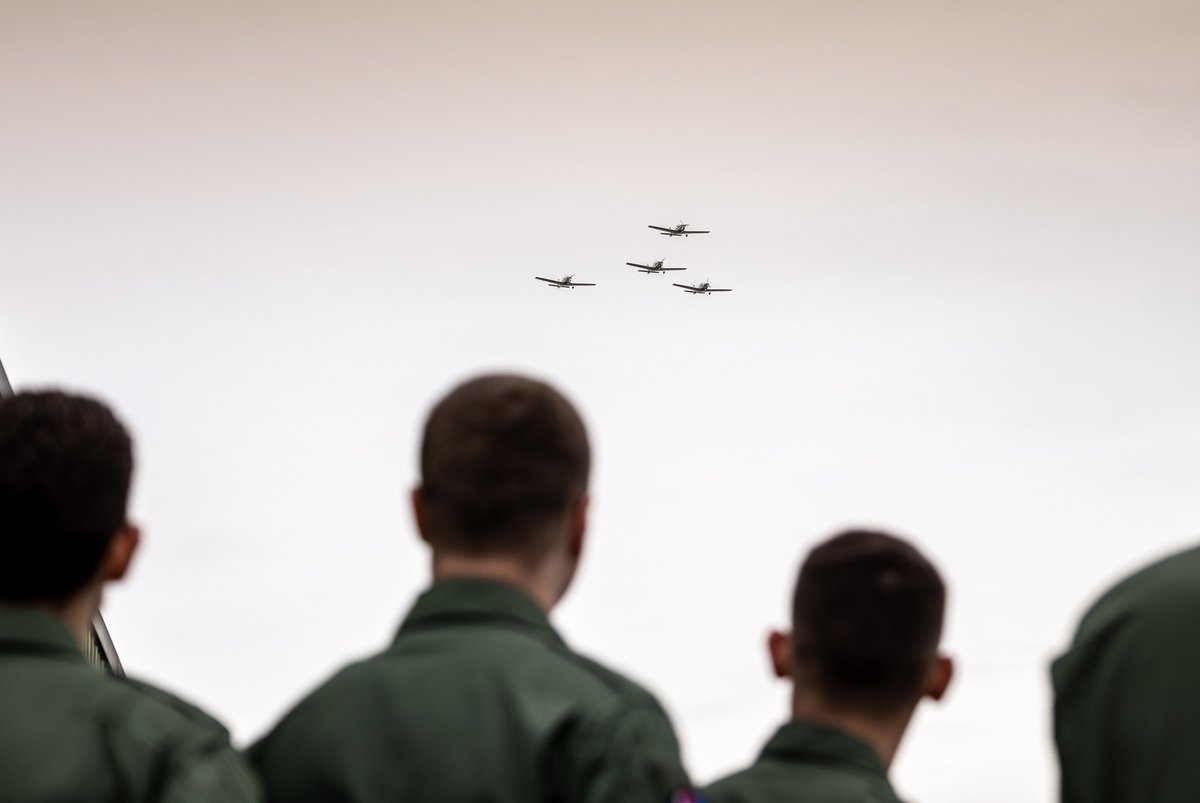 Ten Ukrainian pilots have graduated from Elementary Flying Training with the RAF, preparing them for advanced fast jet training and conversion to F-16 with partner nations from the Air Force Capability Coalition. 🇺🇦 More: ow.ly/qIai50QZqI2 #StrongerTogether