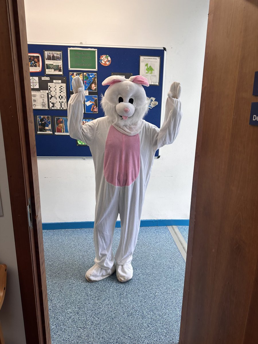 Look who popped into our nursery and school today! There’s much excitement from all the children (and staff!). 🐰🥚