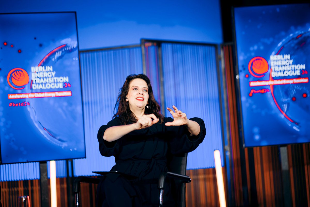 greensofa_betd's tweet image. 💐 A huge digital #applause to our #moderators: Dr Melinda Crane, @jxporto &amp;amp; @HajarYagkoubi! 💐 Thank you for being part of the #betd24!

#accelerateRE #time4action #energytransition

@GermanyDiplo @BMWK @bEEmerkenswert @BSWSolareV @dena_news @eclareon_Berlin