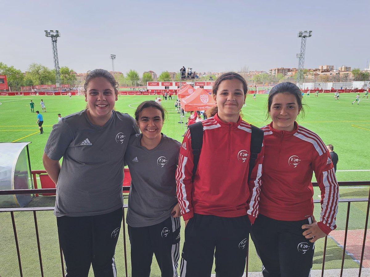 CamoensFemenino's tweet photo. 🖤🤍🏆⚽️
📆 Hoy nuestras #GuerreritasNaranjas Aitana, Jadiya, María y Alma, han comenzado el Campeonato #Fut8 #Sub12 #Fem en Madrid (Las Rozas), primero enfrentándose a Cantabria esta mañana, y hacen doblete jugando otra vez hoy ⏰ 18:00h 🆚 La Rioja 😊💪🏼 https://t.co/lAPSkk1HA7
