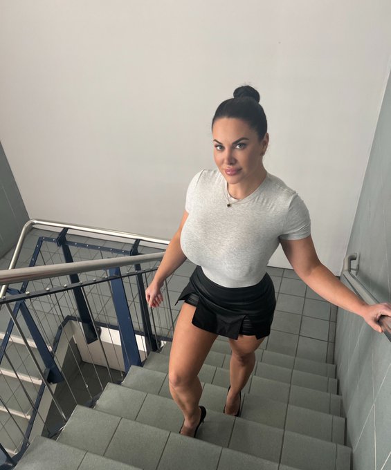 Watch 🔥Sophie_Lawson_xx🔥's leaked NSFW photo on TwXstars