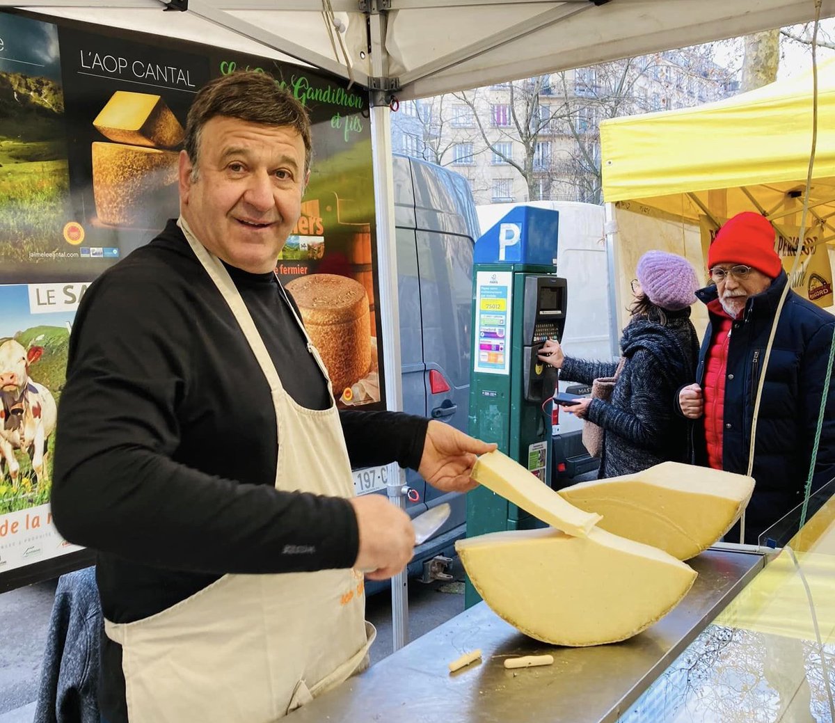 Un nouveau Marché des Producteurs de Pays se tient ce week-end sur #Paris 👩‍🌾. 60 #agriculteurs vous attendent autour du square des #batignolles, pendant toute la journée. A vos courses pour de bons #produitsfermiers ! Avec @mpp_events et @Mairie17. Cc @Paris @ChambagriFrance