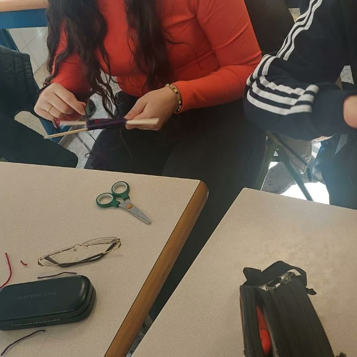 Giner_Segovia's tweet photo. Los alumnos de 1° TAPSD han elaborado #ojos de dios, una tradición ancestral mexicana que une generaciones. #Laborterapia
#ConstruyendoGiner #LoveFP🇲🇽🧶🪢 https://t.co/M9oIccdzK7