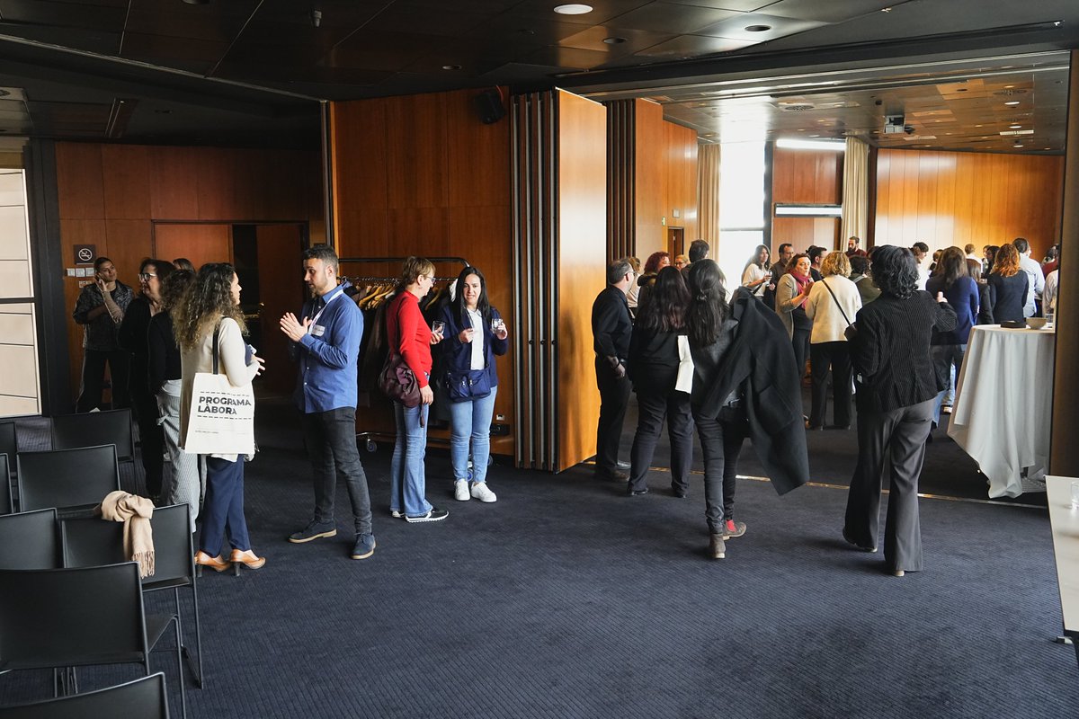 ecasacciosocial's tweet photo. Ahir vam assistir a la I Jornada Compromís Empresa, una iniciativa del #PROGRAMALABORA, del qual formem part amb @CreuRojaCAT, @FEICATinsercio i @bcn_ajuntament, amb l'objectiu de proporcionar contingut i generar un espai de trobada per a les empreses compromeses amb el programa. https://t.co/qij7kN0c6G