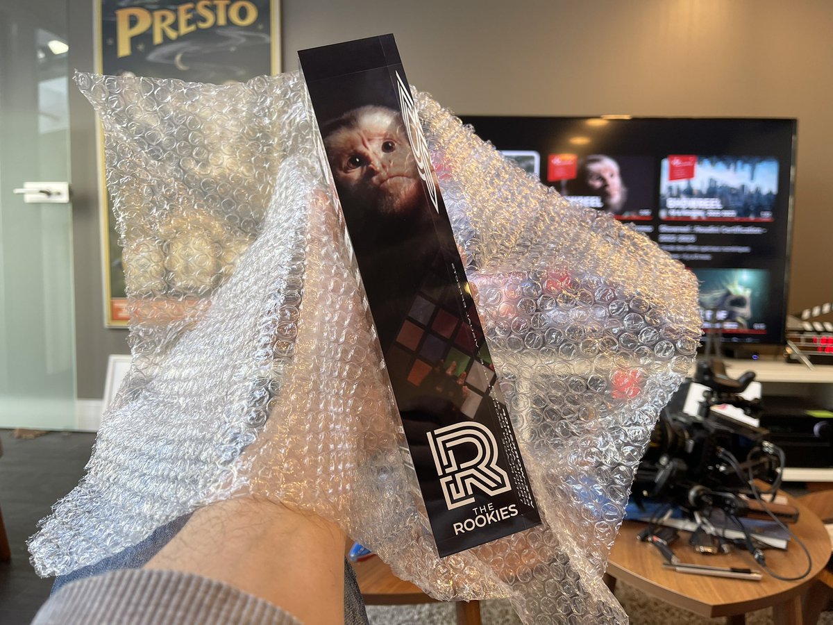 vfx_workshop's tweet photo. Unboxing time ! Nous voilà très fiers de cette récompense ! Une toute petite école, tout juste dans sa 7eme année… Et on continue ! #vfxworkshop #ecolevfx #vfx #welovevfx #welovecgi #vfxschool #cgischool #cgschool #vfxstudent #therookies #awards https://t.co/OR5o7OKUd2
